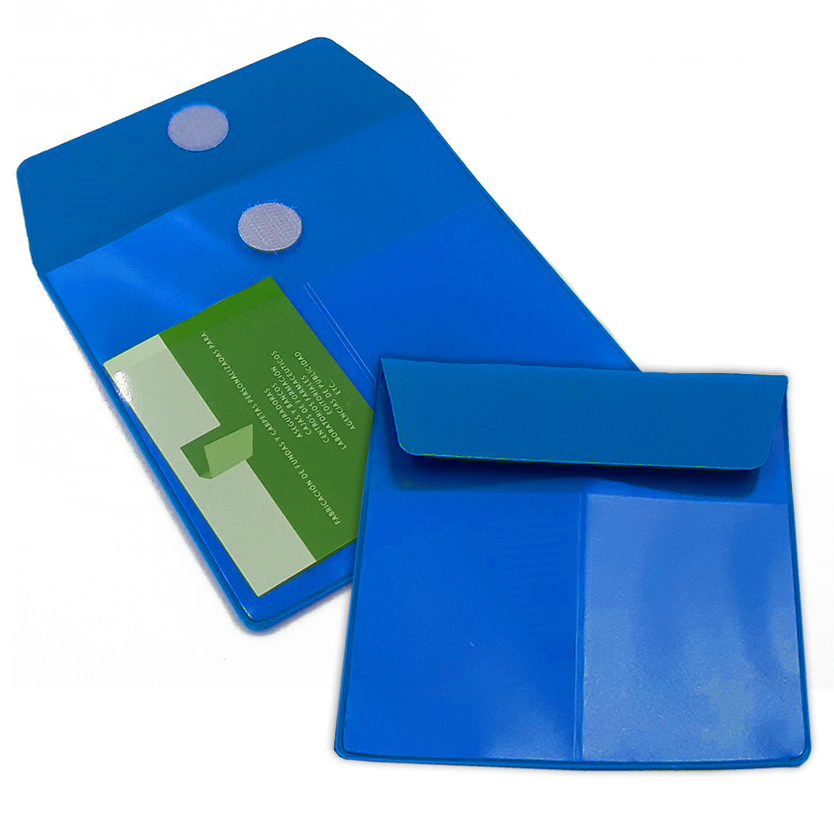 Porta mascarillas con 2 bolsillos para tarjeta en PVC color azul cierre velcro opcional